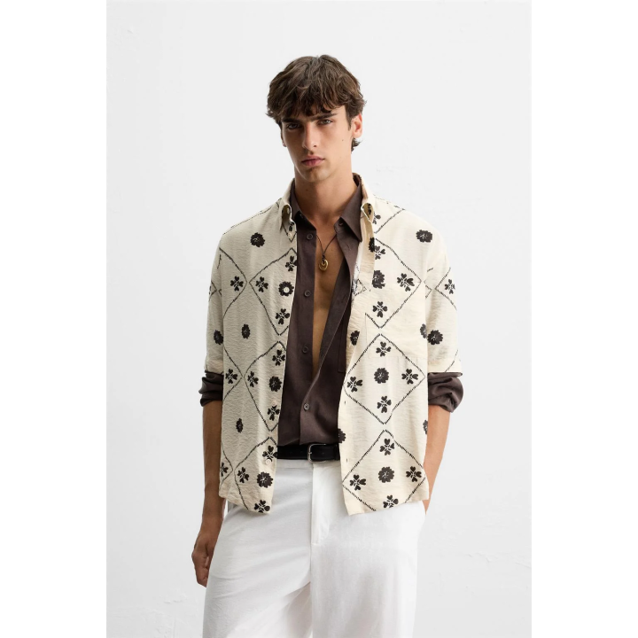 РУБАШКА С КОНТРАСТНЫМ ПРИНТОМ