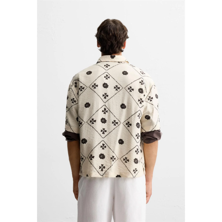 РУБАШКА С КОНТРАСТНЫМ ПРИНТОМ