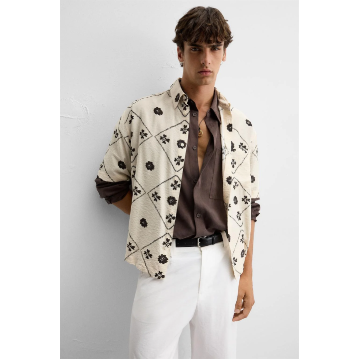 РУБАШКА С КОНТРАСТНЫМ ПРИНТОМ