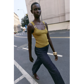 ТРИКОТАЖНЫЙ ТОП С МЕТАЛЛИЧЕСКОЙ ОТДЕЛКОЙ