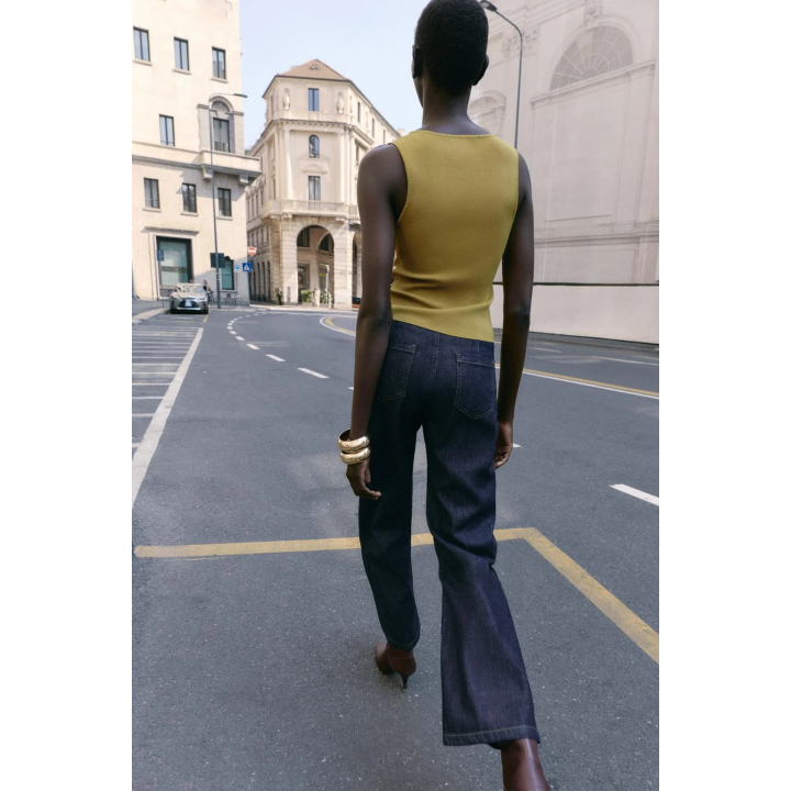 ТРИКОТАЖНЫЙ ТОП С МЕТАЛЛИЧЕСКОЙ ОТДЕЛКОЙ