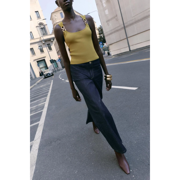 ТРИКОТАЖНЫЙ ТОП С МЕТАЛЛИЧЕСКОЙ ОТДЕЛКОЙ