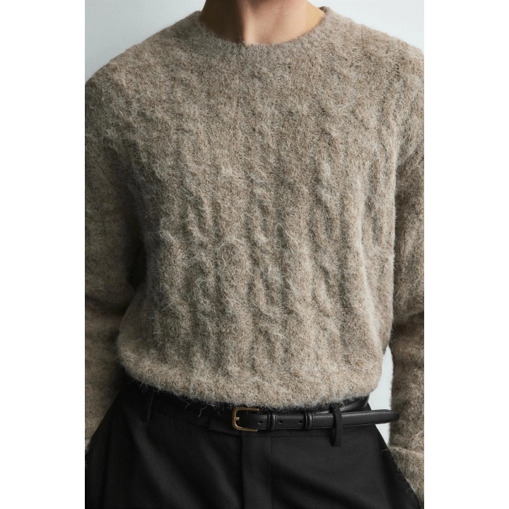 ВОРСИСТЫЙ СВИТЕР С КОСАМИ