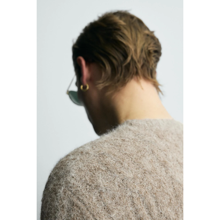 ВОРСИСТЫЙ СВИТЕР С КОСАМИ