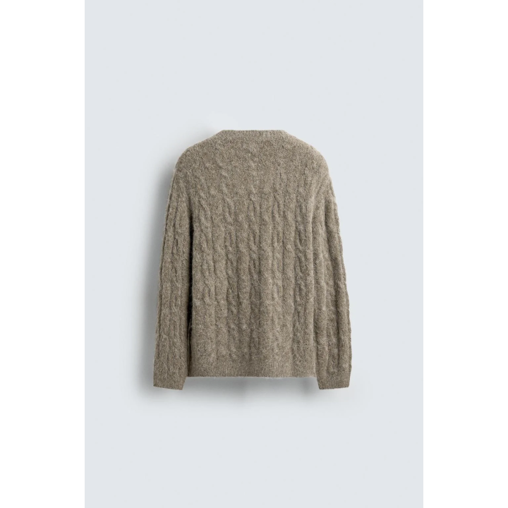 ВОРСИСТЫЙ СВИТЕР С КОСАМИ