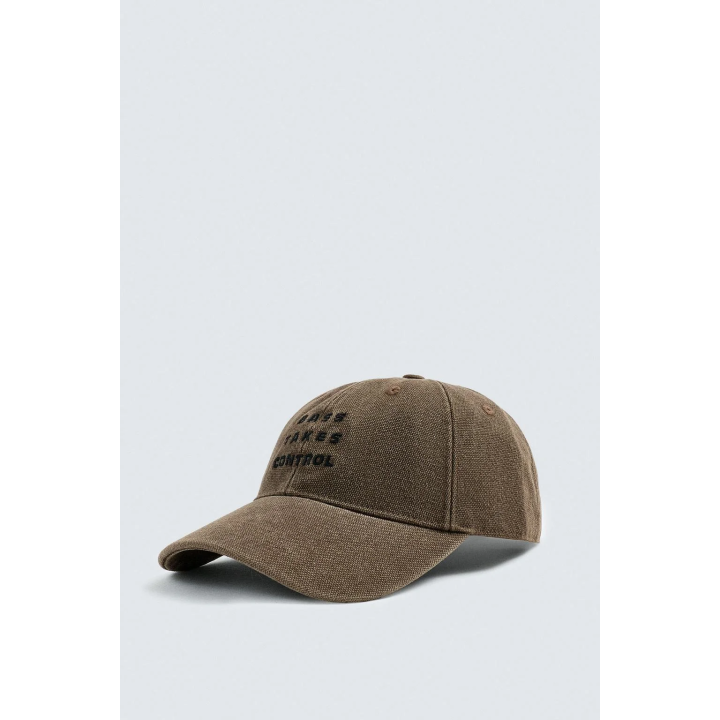 КЕПКА С КОНТРАСТНОЙ ВЫШИВКОЙ