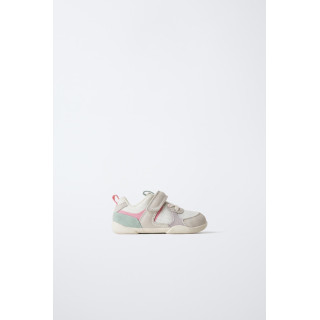 Кроссовки цвета розовый