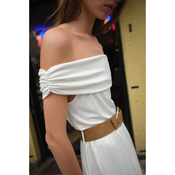 КОМБИНИРОВАННОЕ ПЛАТЬЕ-МИДИ С ОТКРЫТЫМИ ПЛЕЧАМИ И ПОЯСОМ