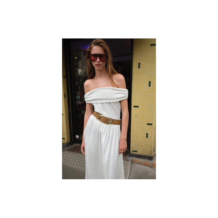 КОМБИНИРОВАННОЕ ПЛАТЬЕ-МИДИ С ОТКРЫТЫМИ ПЛЕЧАМИ И ПОЯСОМ