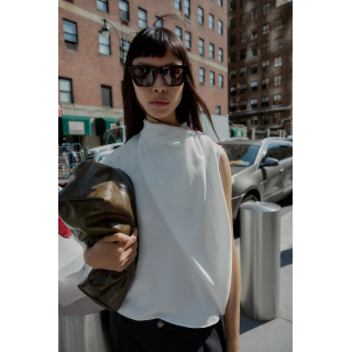 ТОП ИЗ КРЕПА С АСИММЕТРИЧНОЙ НАКИДКОЙ