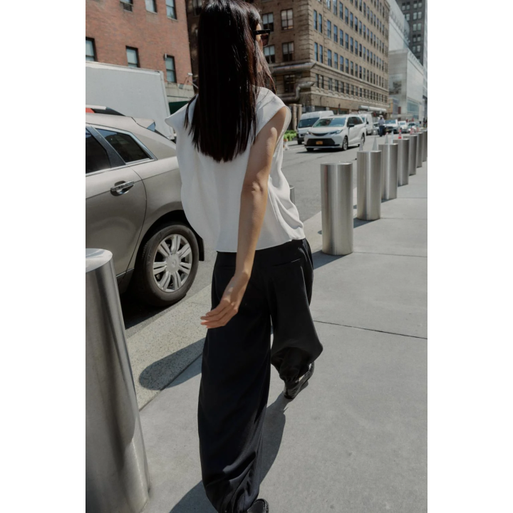 ТОП ИЗ КРЕПА С АСИММЕТРИЧНОЙ НАКИДКОЙ