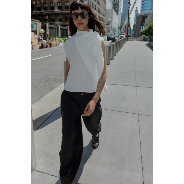 ТОП ИЗ КРЕПА С АСИММЕТРИЧНОЙ НАКИДКОЙ