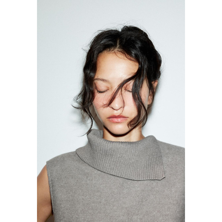 Топ с круглым вырезом