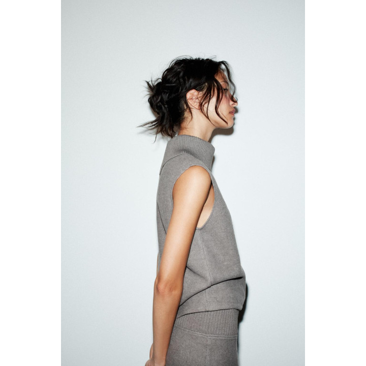 Топ с круглым вырезом