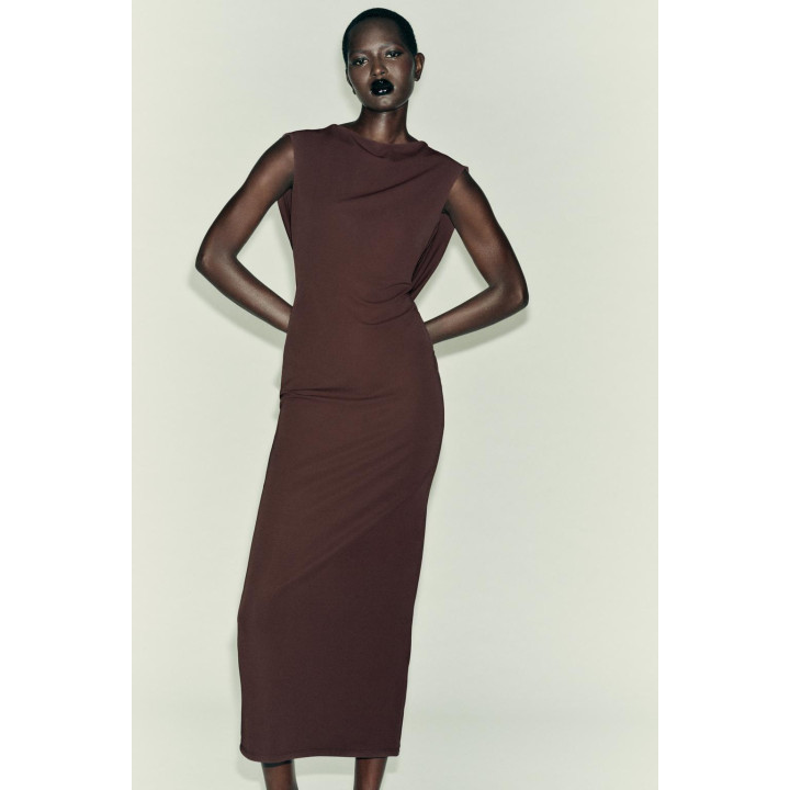 ПЛАТЬЕ С ОТКРЫТОЙ СПИНОЙ И ЦЕПОЧКОЙ