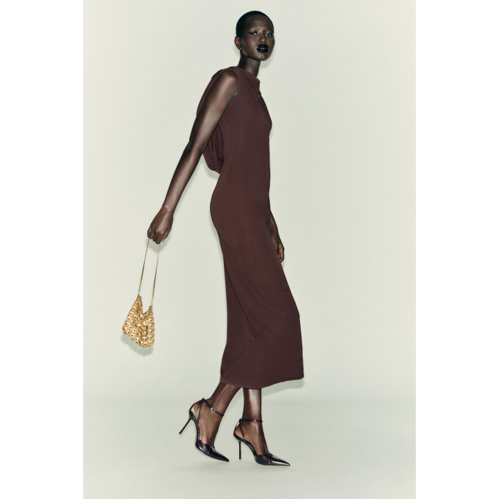 ПЛАТЬЕ С ОТКРЫТОЙ СПИНОЙ И ЦЕПОЧКОЙ