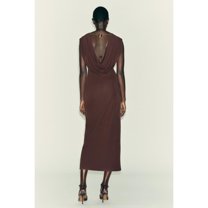 ПЛАТЬЕ С ОТКРЫТОЙ СПИНОЙ И ЦЕПОЧКОЙ