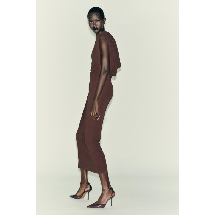 ПЛАТЬЕ С ОТКРЫТОЙ СПИНОЙ И ЦЕПОЧКОЙ