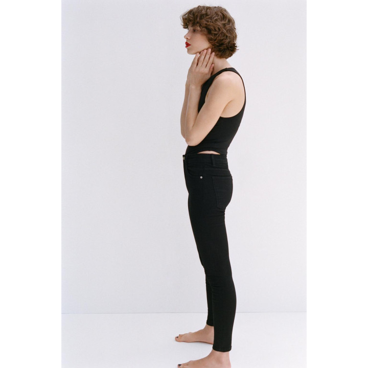 БОДИ ИЗ ПОЛИАМИДА С ГОРЛОВИНОЙ ХАЛТЕР