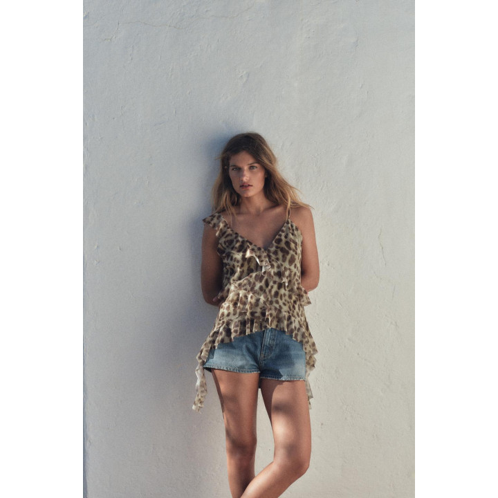 ТОП ИЗ ПОЛУПРОЗРАЧНОЙ ТКАНИ С ПРИНТОМ И ВОЛАНАМИ