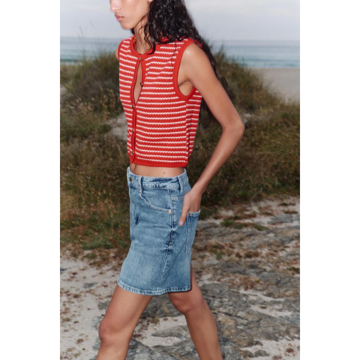 ЖАККАРДОВЫЙ ЖИЛЕТ С ПУГОВИЦАМИ