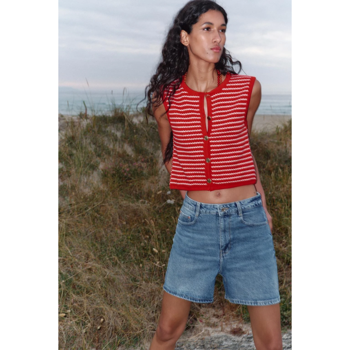 ЖАККАРДОВЫЙ ЖИЛЕТ С ПУГОВИЦАМИ