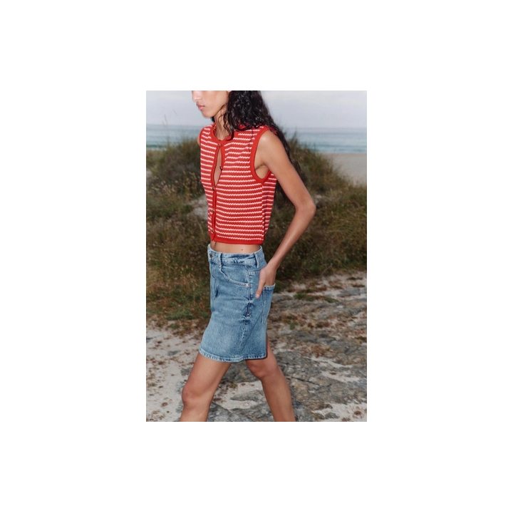 ЖАККАРДОВЫЙ ЖИЛЕТ С ПУГОВИЦАМИ