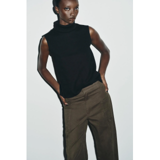 ТОП ИЗ МЯГКОЙ ТКАНИ С ВЫСОКИМ ВОРОТНИКОМ