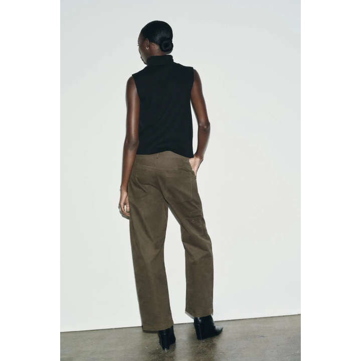 ТОП ИЗ МЯГКОЙ ТКАНИ С ВЫСОКИМ ВОРОТНИКОМ