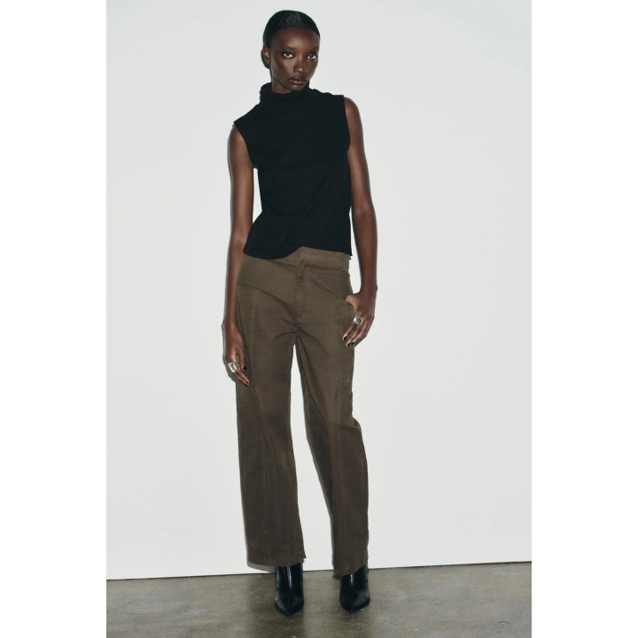 ТОП ИЗ МЯГКОЙ ТКАНИ С ВЫСОКИМ ВОРОТНИКОМ