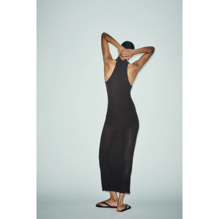 ДЛИННОЕ ТЕКСТУРИРОВАННОЕ ПЛАТЬЕ-ХАЛТЕР