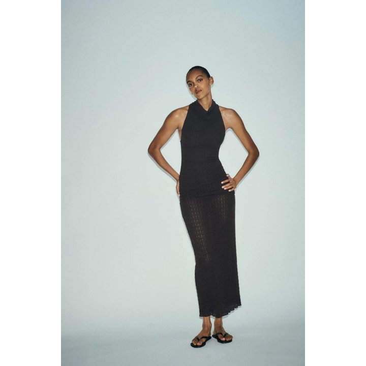 ДЛИННОЕ ТЕКСТУРИРОВАННОЕ ПЛАТЬЕ-ХАЛТЕР