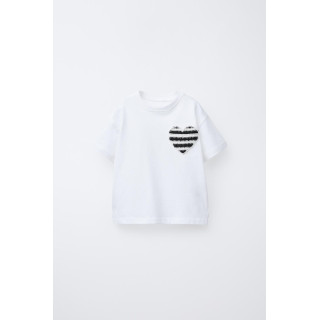 ФУТБОЛКА С КАРМАНОМ-СЕРДЦЕМ, СВЯЗАННЫМ КРЮЧКОМ