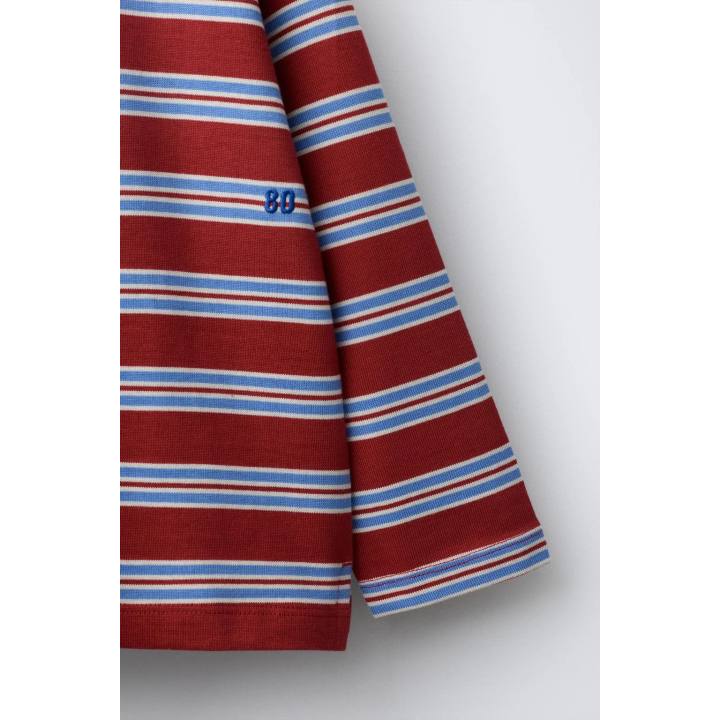 Футболка с вышивкой полосками