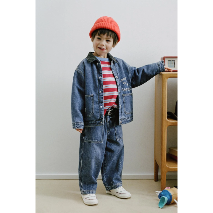 Футболка с вышивкой полосками