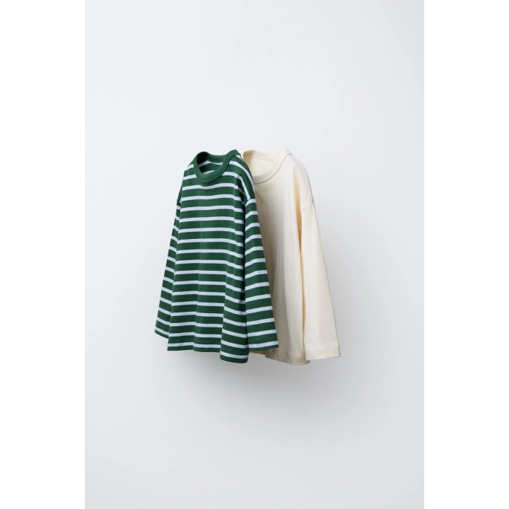 Набор из двух футболок в однотонном и полосатом дизайне