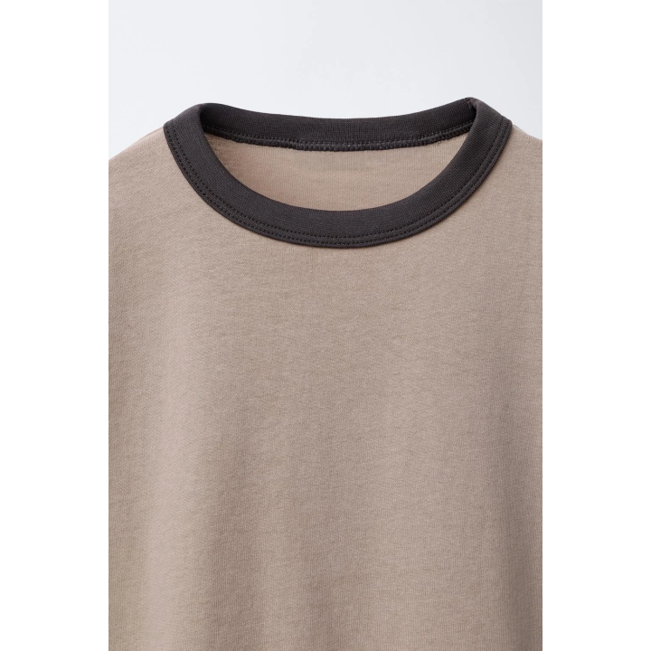 Набор из двух простых футболок с контрастными оборками