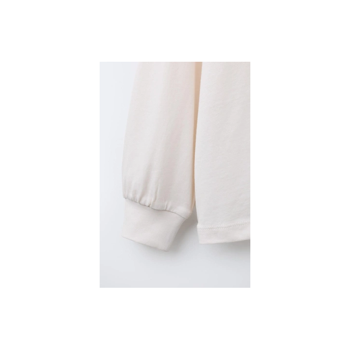 ЛОНГСЛИВ С РЕЛЬЕФНЫМ ТЕКСТОВЫМ ПРИНТОМ