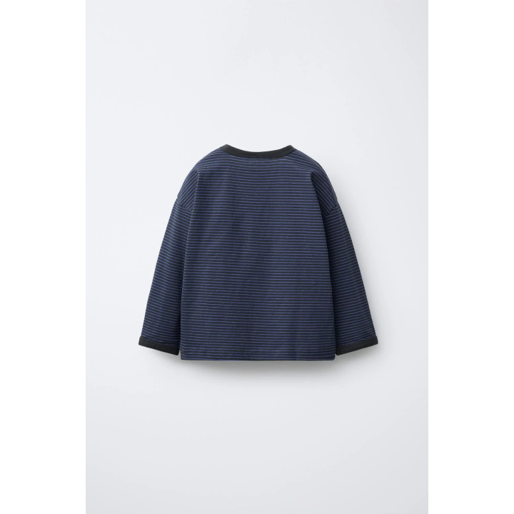 ФУТБОЛКА В ПОЛОСКУ С КОНТРАСТНЫМИ ДЕТАЛЯМИ