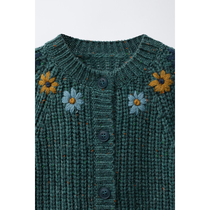 КАРДИГАН С ВЫШИТЫМИ ЦВЕТАМИ НА ПУГОВИЦАХ