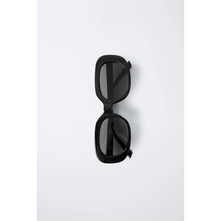 СОЛНЦЕЗАЩИТНЫЕ ОЧКИ В ПРЯМОУГОЛЬНОЙ КАУЧУКОВОЙ ОПРАВЕ