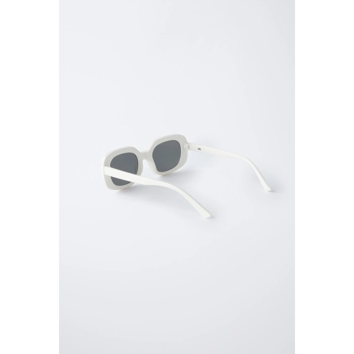 СОЛНЦЕЗАЩИТНЫЕ ОЧКИ В КВАДРАТНОЙ ОПРАВЕ