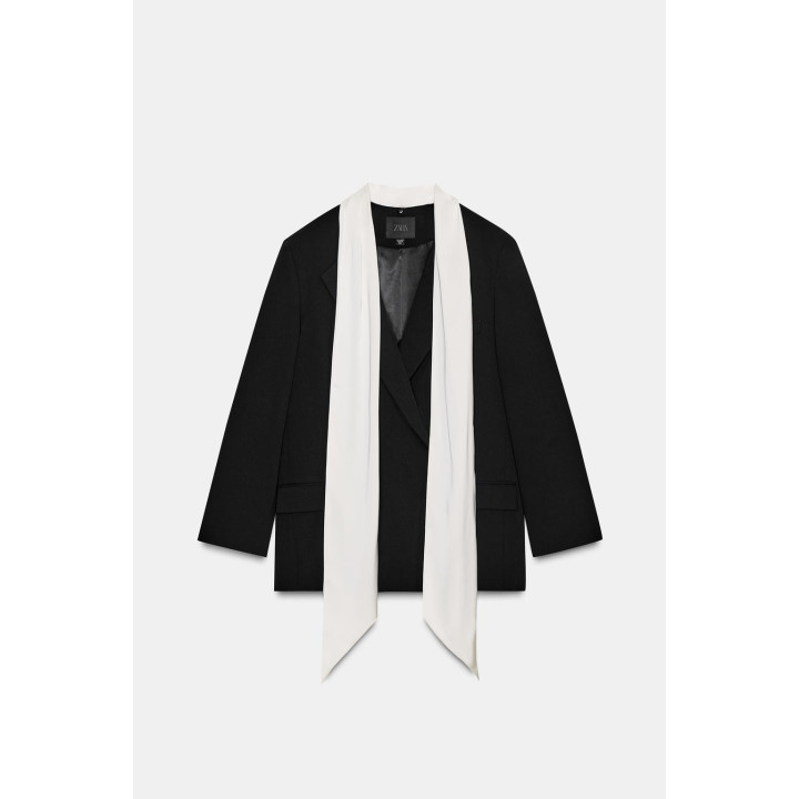 БЛЕЙЗЕР С КОНТРАСТНЫМ ПЛАТКОМ