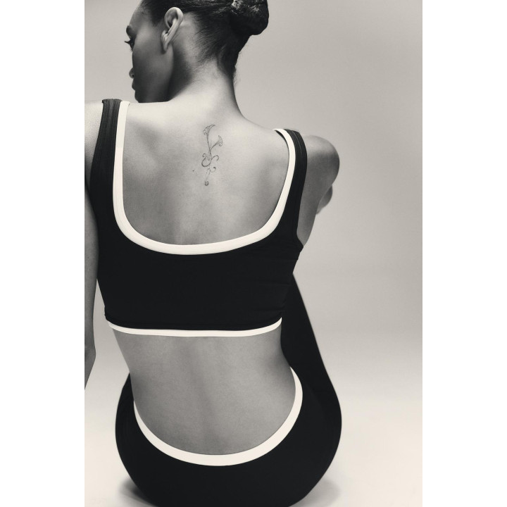 СПОРТИВНЫЙ КРОП-ТОП С ЭФФЕКТОМ ДВОЙНОГО