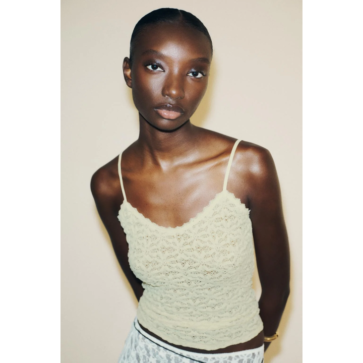 КРУЖЕВНОЙ ТОП НА БРЕТЕЛЯХ