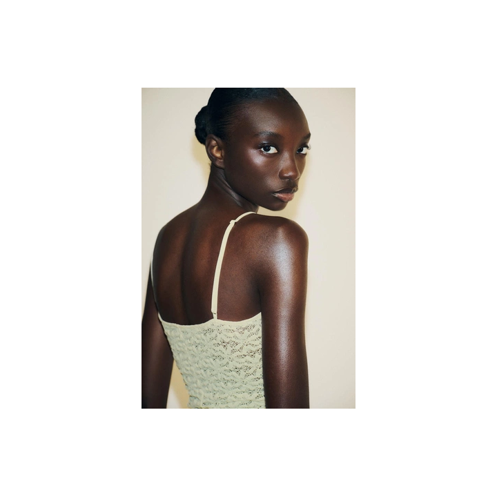 КРУЖЕВНОЙ ТОП НА БРЕТЕЛЯХ