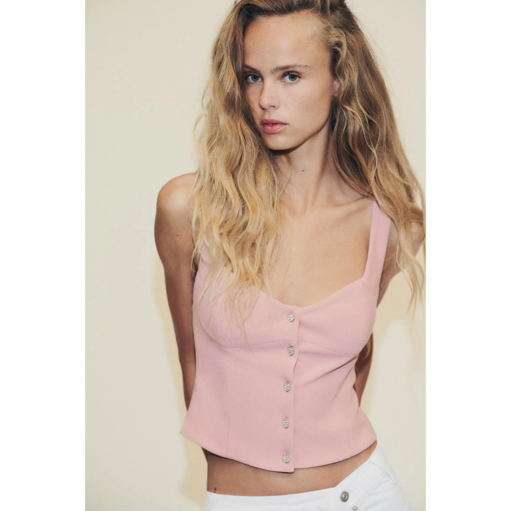 ТОП ИЗ КРЕПА С ПУГОВИЦЕЙ-УКРАШЕНИЕМ