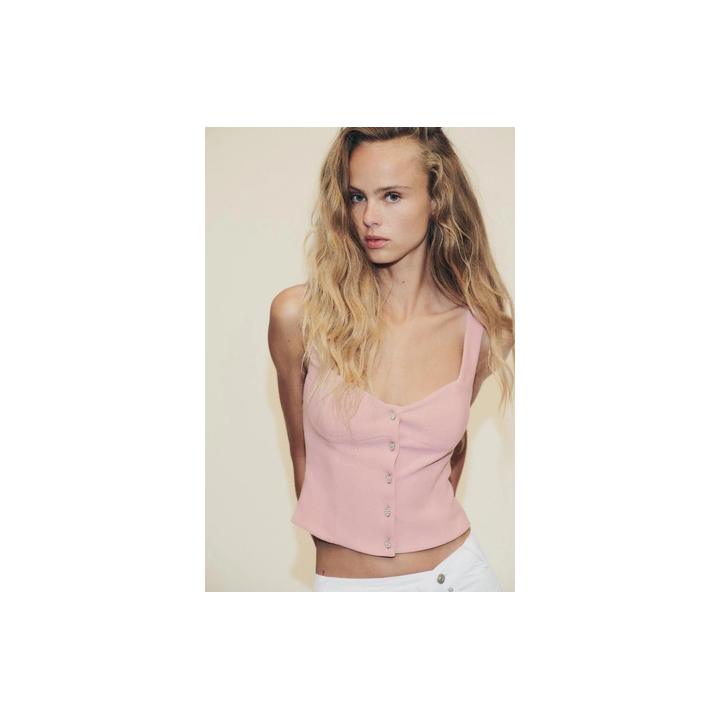 ТОП ИЗ КРЕПА С ПУГОВИЦЕЙ-УКРАШЕНИЕМ