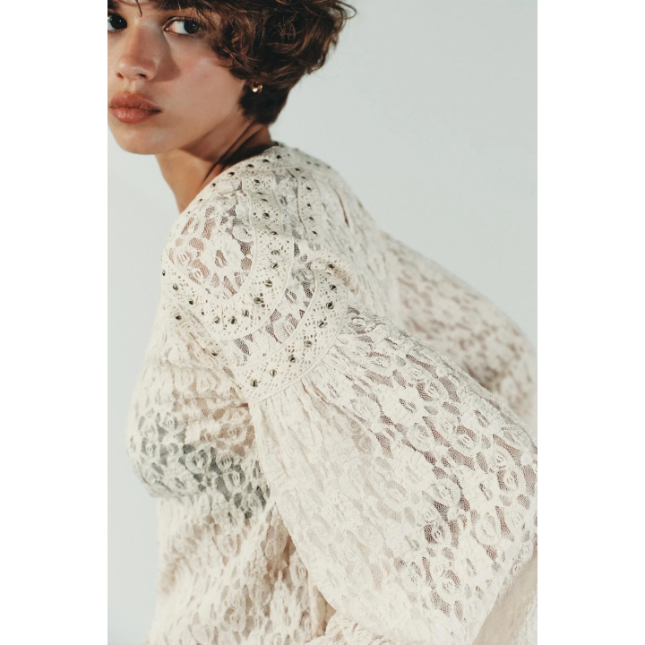 ТОП С КРУЖЕВОМ И ЗАКЛЕПКАМИ