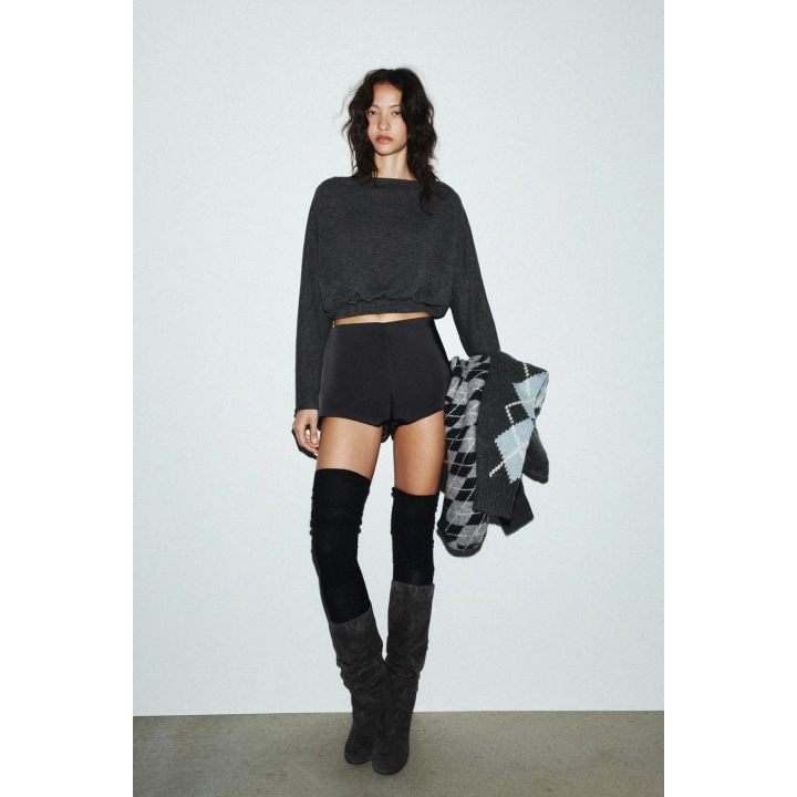 МЯГКИЙ СВИТЕР С ДЛИННЫМИ РУКАВАМИ